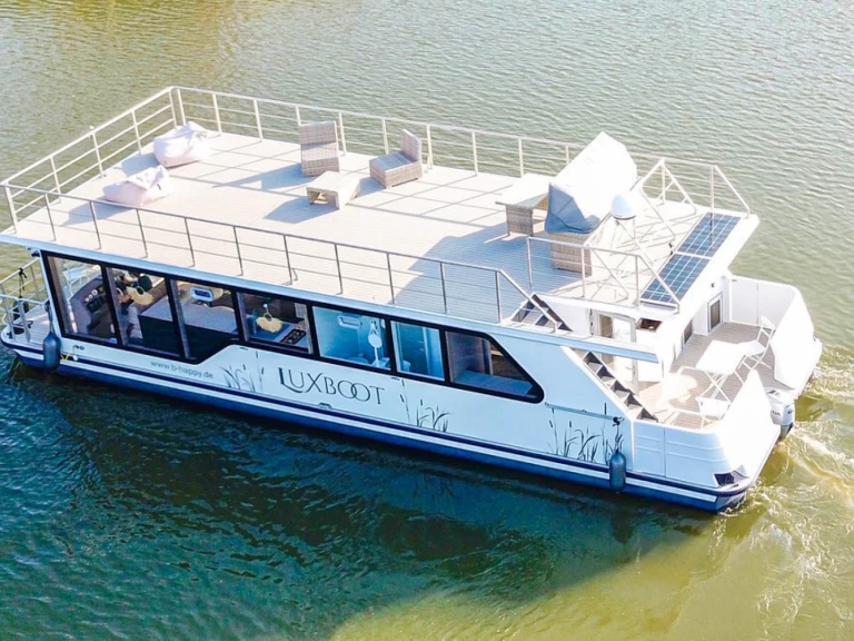 Noleggio Houseboat Luxboot con patente nautica