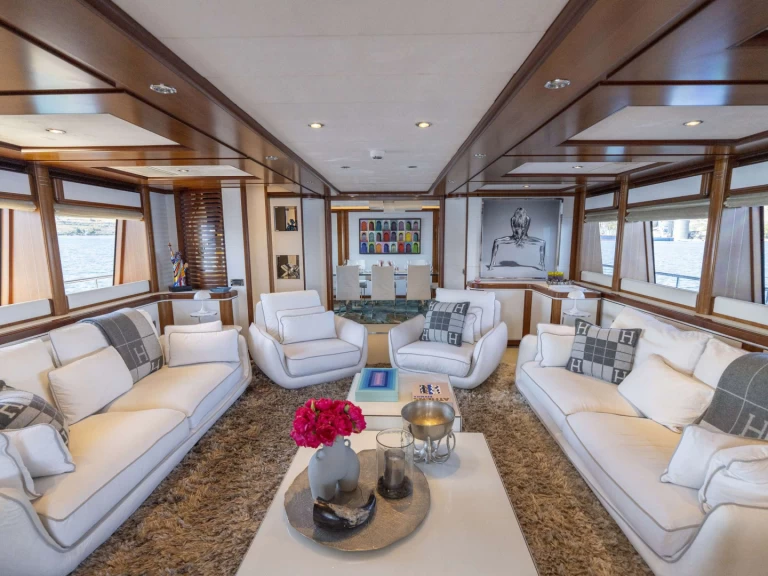 Yacht di lusso a noleggio a Atene al miglior prezzo