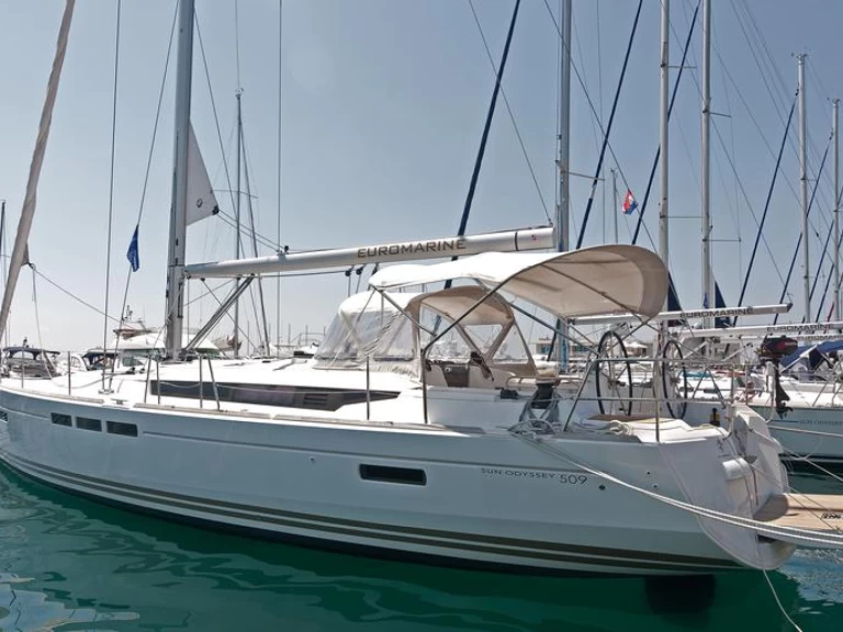 Noleggiare una Jeanneau Sun Odyssey 509 a Pola
