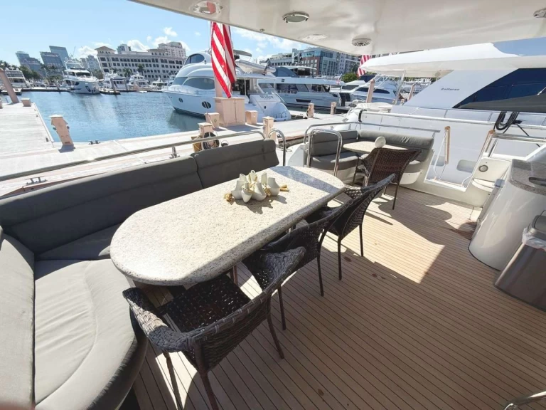 Noleggio Yacht di lusso con o senza skipper Lazzara a City of West Palm Beach