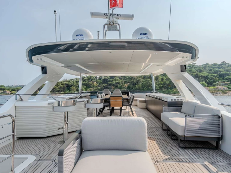 Yacht di lusso a noleggio a Antibes al miglior prezzo