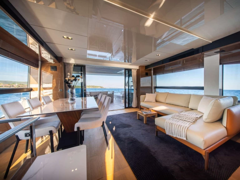 Noleggio Yacht di lusso Prestige Yachts con patente nautica