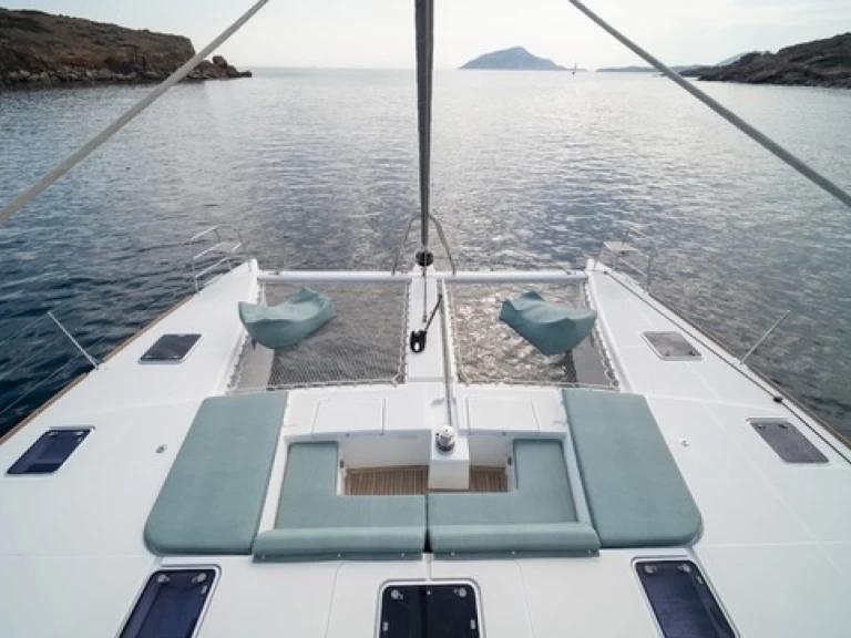 Noleggiare una Lagoon Lagoon 560 a Néa Péramos