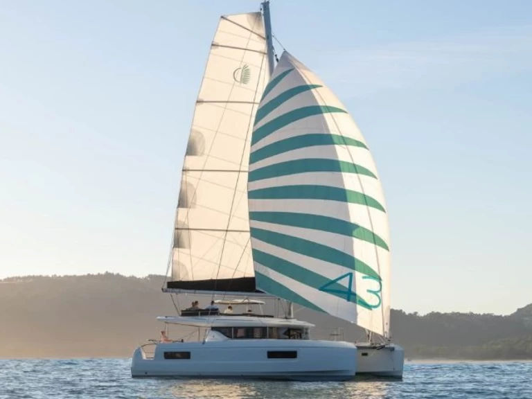 Noleggiare una Lagoon Lagoon 43 a Parham Town