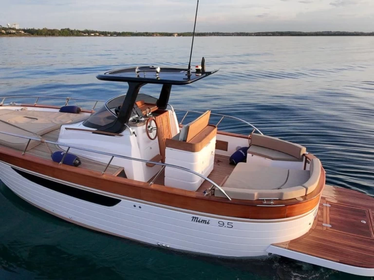 Noleggio Barca a motore con o senza skipper Mimi a Sorrento