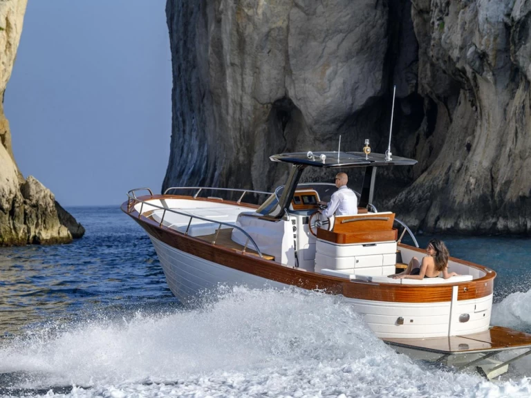 Noleggio Barca a motore Mimi con patente nautica