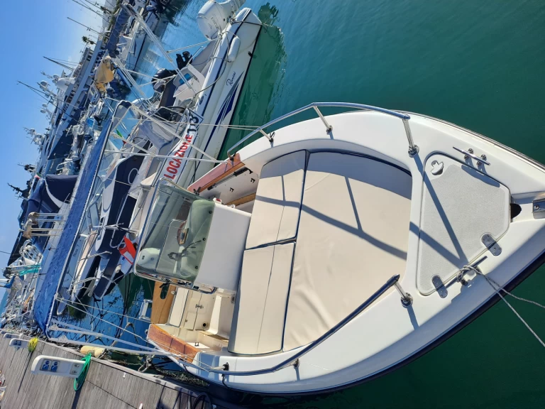 Noleggio Barca a motore Ranieri con patente nautica