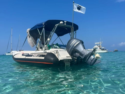 Noleggio Gommone Zar con patente nautica