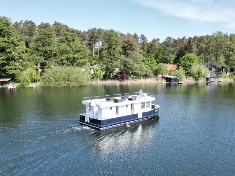 Noleggio Houseboat a Waren (Müritz) – Hausboot Yachtsuite