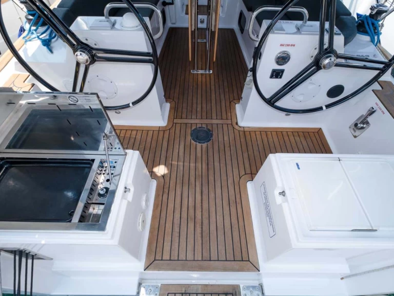 Noleggio barche Elan Impression 40.1 a Pola su Samboat