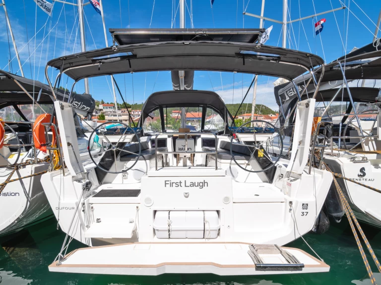 Dufour Dufour 37 da affittare a  Scardona