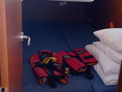 Noleggio Barca a vela Jeanneau con patente nautica