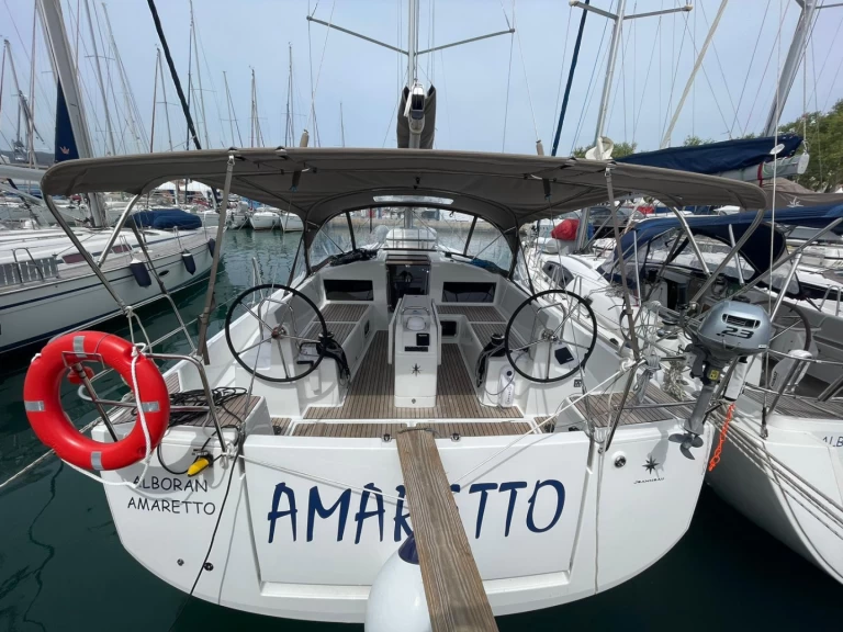Noleggio Barca a vela Jeanneau con patente nautica