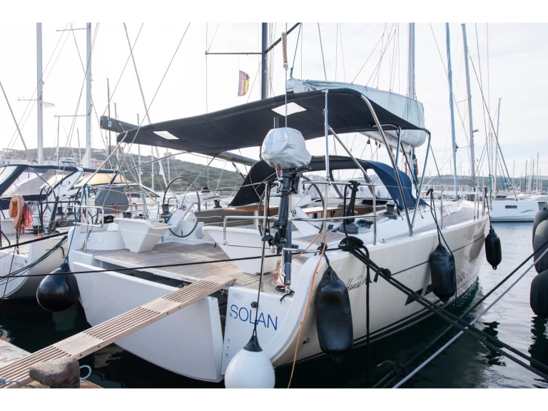 Noleggiare una Hanse Hanse 575 a Lávrio