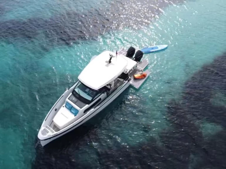 Noleggiare una Saxdor Saxdor 320 GTO a Golfe-Juan