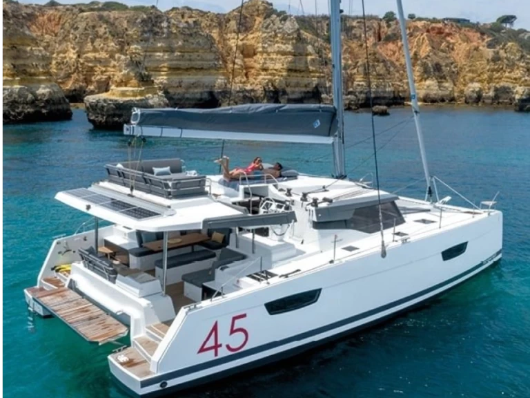 Noleggiare una Fountaine Pajot Elba 45 a Le Marin