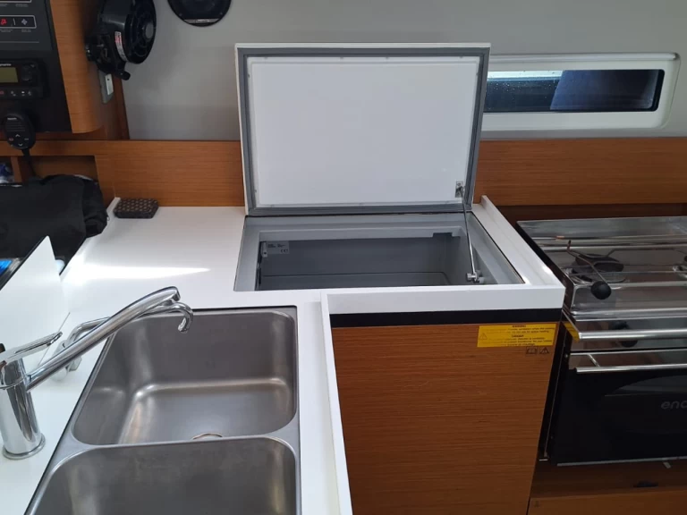 Noleggio Barca a vela Jeanneau con patente nautica