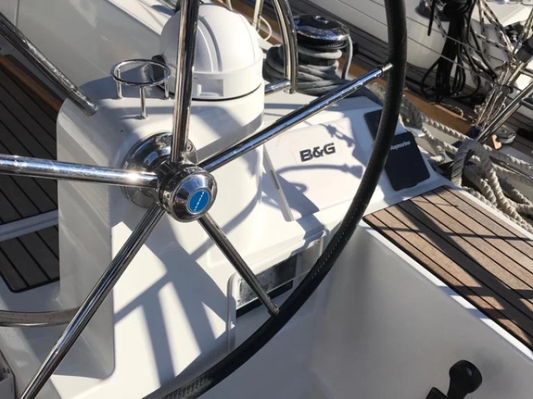 Noleggio Barca a vela Jeanneau con patente nautica