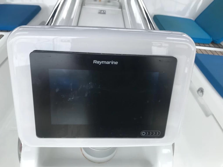 Noleggio Barca a vela Jeanneau con patente nautica