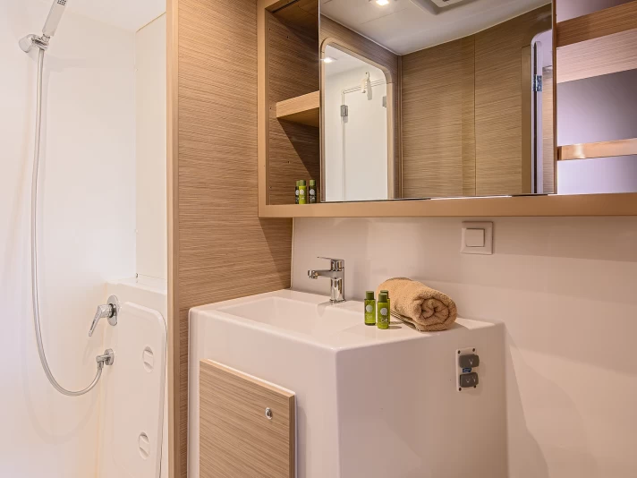 Noleggio Catamarano con o senza skipper Lagoon a Trogir