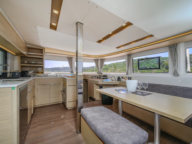 Noleggio Catamarano con o senza skipper Lagoon a Trogir