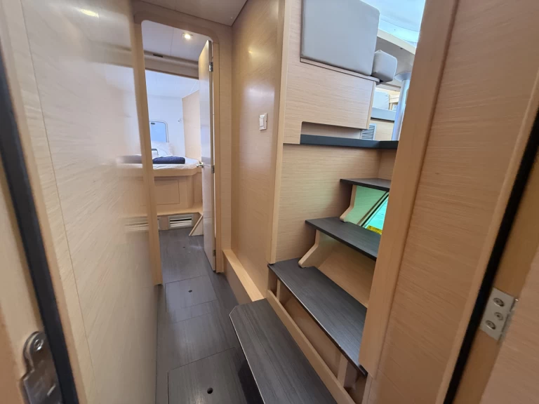 Noleggio barche Nikiána economico Lagoon 42, 2020,  Air Condition, Generator, Water maker, Solar panel, Only with skipper, 2 SUP offered free