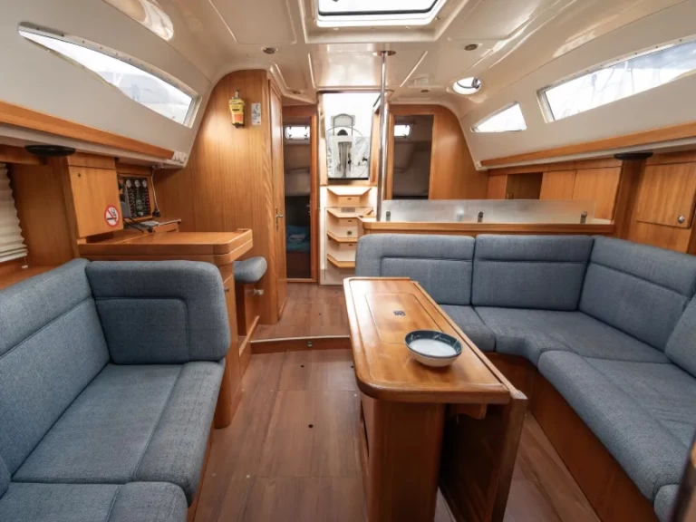 Noleggiare una Elan Elan 384 a Préveza