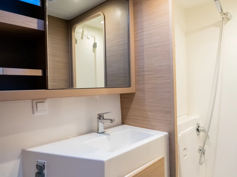 Noleggio barche Tivat economico Lagoon 42