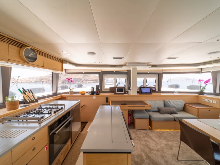 Noleggio Catamarano Lagoon con patente nautica