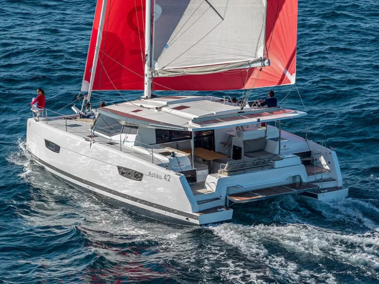 Noleggio Catamarano Fountaine Pajot con patente nautica