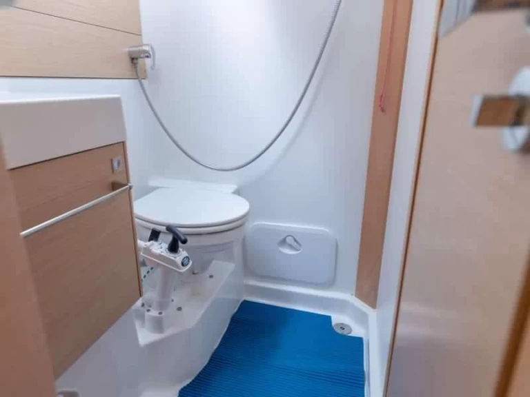 Noleggio Barca a vela Jeanneau con patente nautica