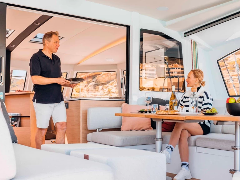 Noleggiare una Nautitech Nautitech 44 Open a Lávrio