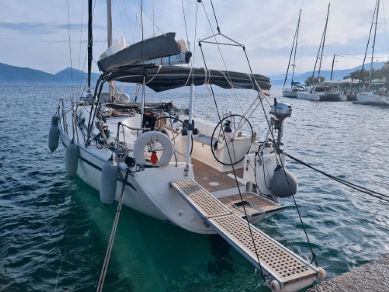 Bavaria Cruiser 40 da affittare a  Volos
