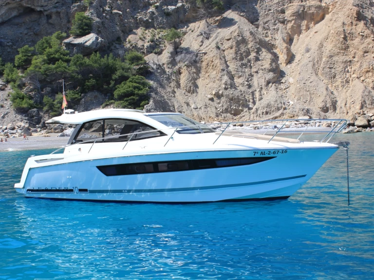 Noleggio Barca a motore Jeanneau con patente nautica