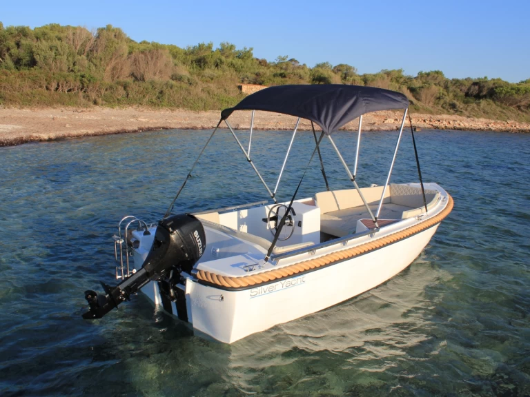 Barca a motore a noleggio a Can Picafort al miglior prezzo