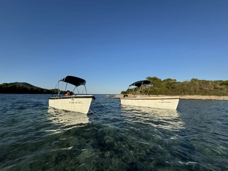 Noleggio Barca a motore Silver con patente nautica