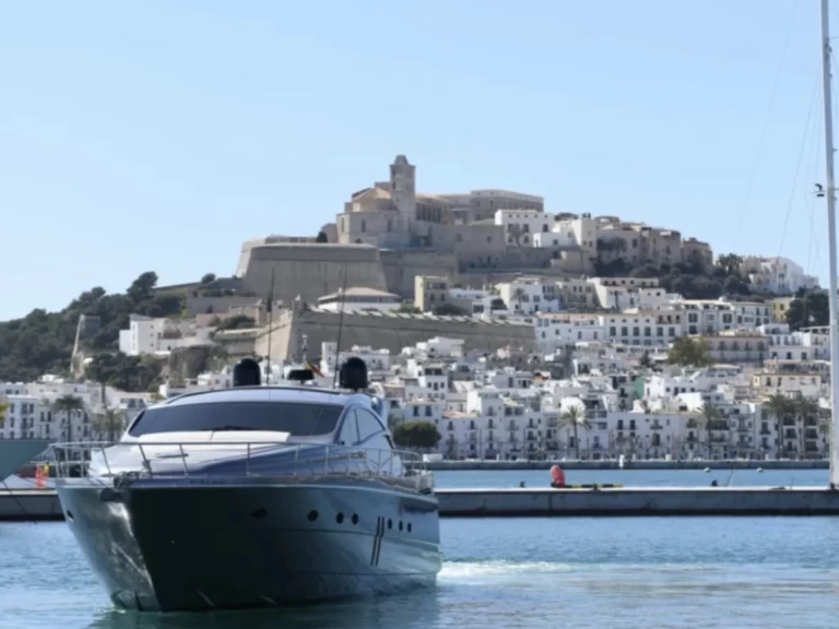 Pershing Pershing 62 da affittare a  Ibiza Town