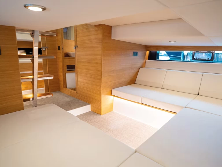 Barca a motore a noleggio a Alyki al miglior prezzo