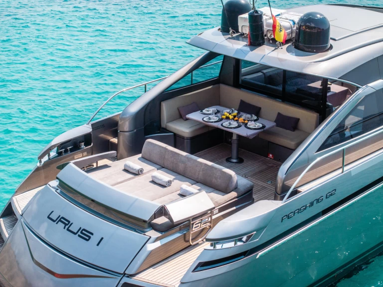 Noleggio Yacht di lusso Pershing con patente nautica