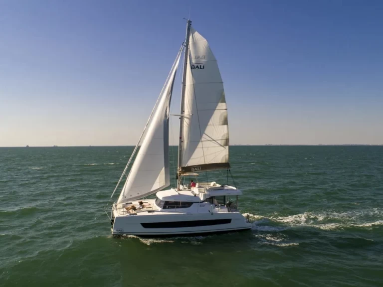 Noleggio Catamarano Bali con patente nautica