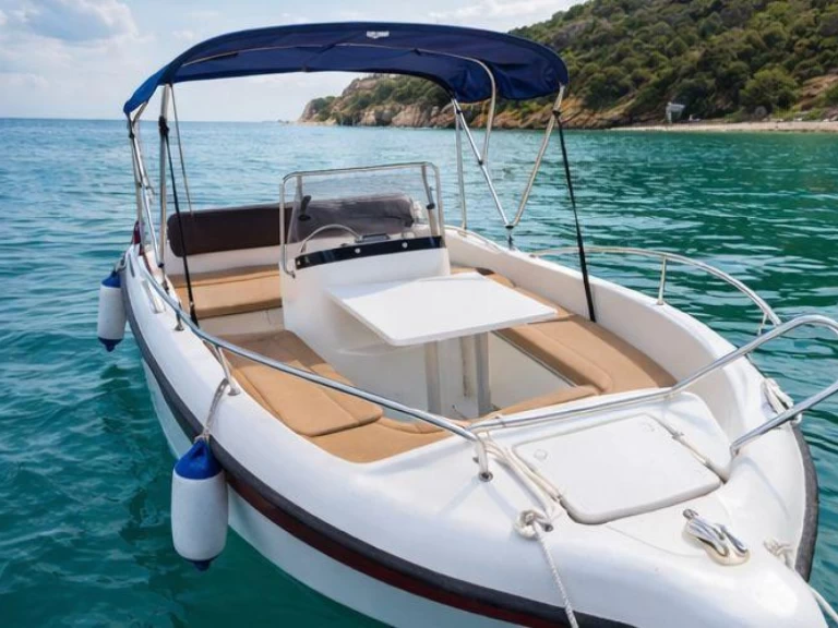 Noleggio Barca a motore Mareti con patente nautica