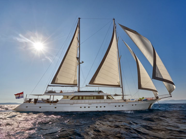 Noleggiare una  Luxury motor sailer a Spalato