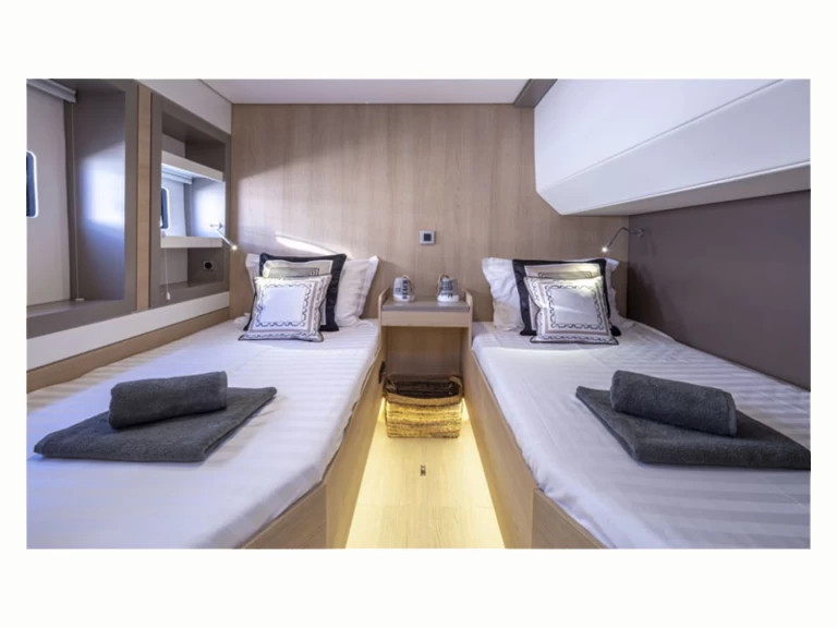 Noleggiare una Bali Bali 5.4 a Álimos