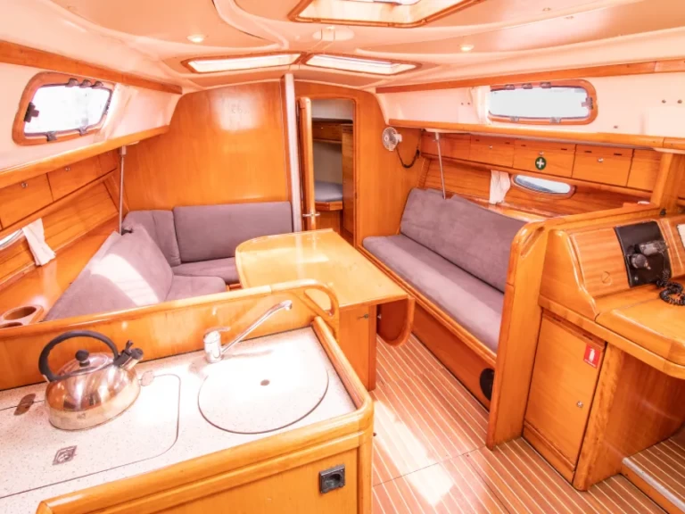 Noleggio Barca a vela con o senza skipper Bavaria a Nikiána