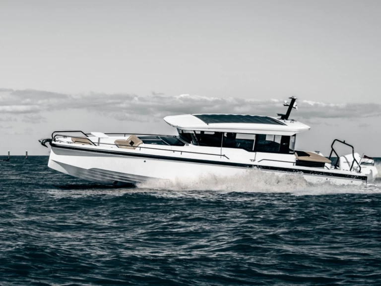 Noleggio barche La Trinité-sur-Mer economico Axopar 37 XC Cross Cabin