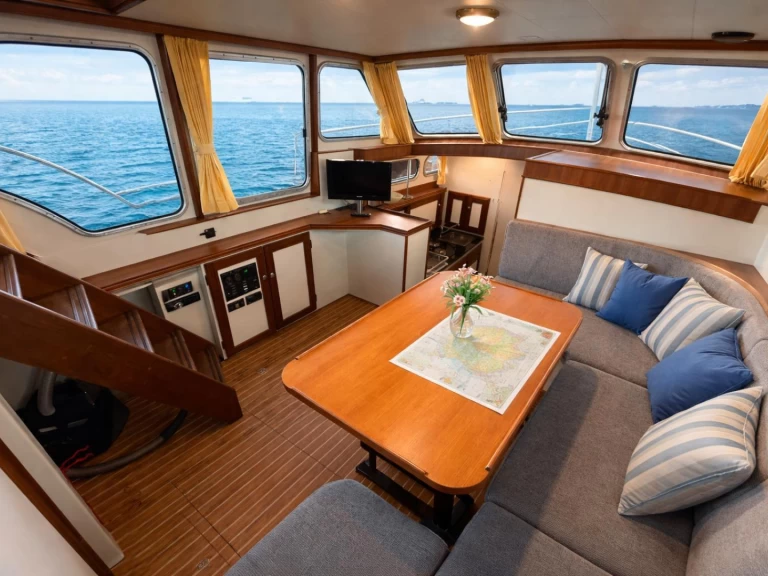 Noleggio Houseboat Pedro con patente nautica