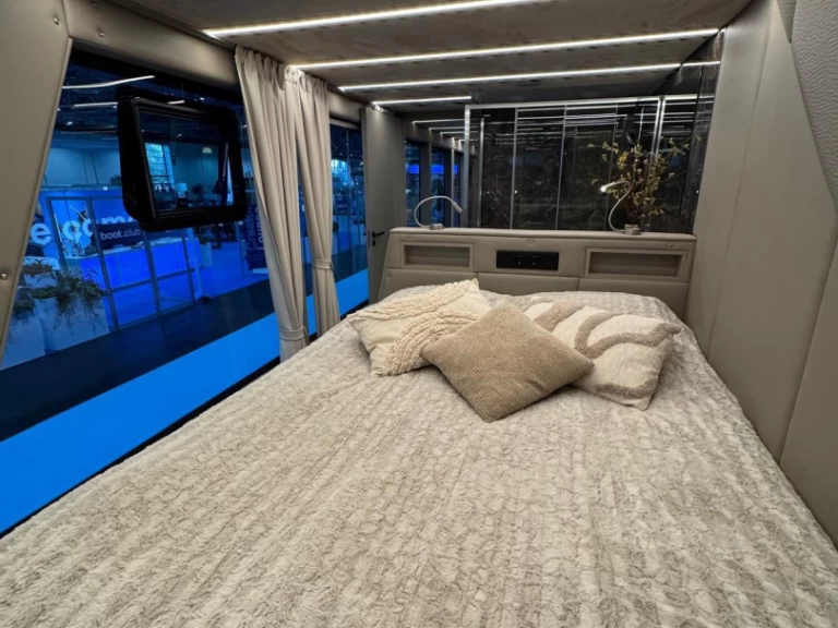 Noleggio Houseboat Luxboot con patente nautica