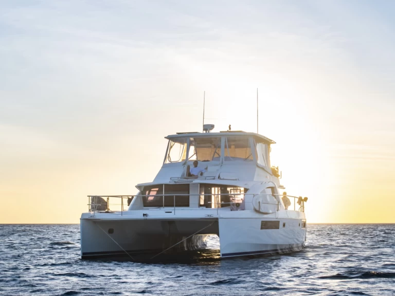 Noleggio Catamarano Power Cat  con patente nautica