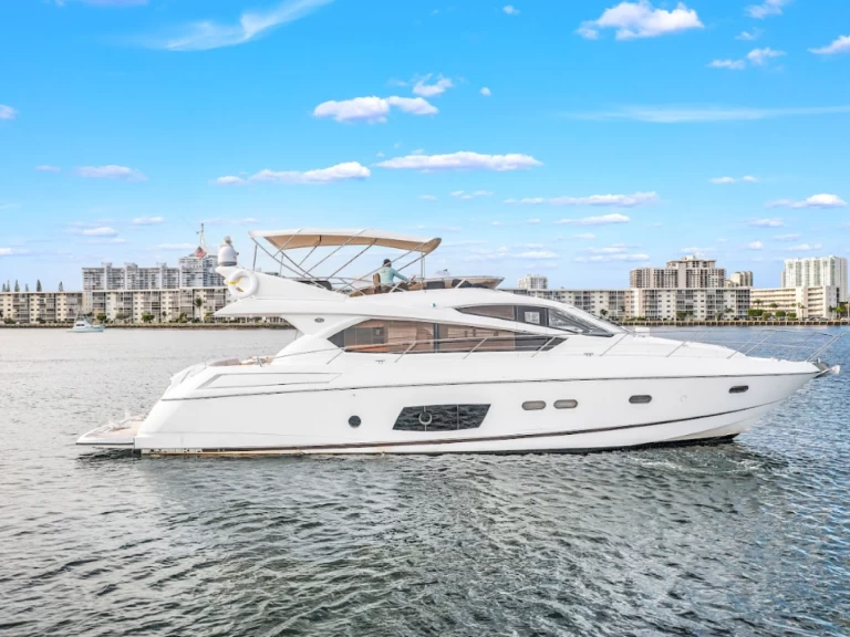 Noleggio barche Sunseeker Manhattan 70 a Miami Beach su Samboat