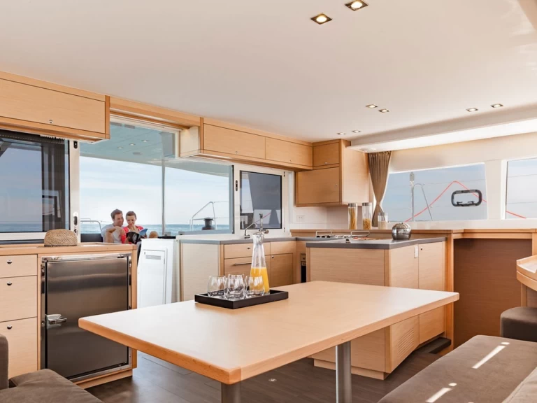 Noleggio Catamarano con o senza skipper Lagoon a Portocolom